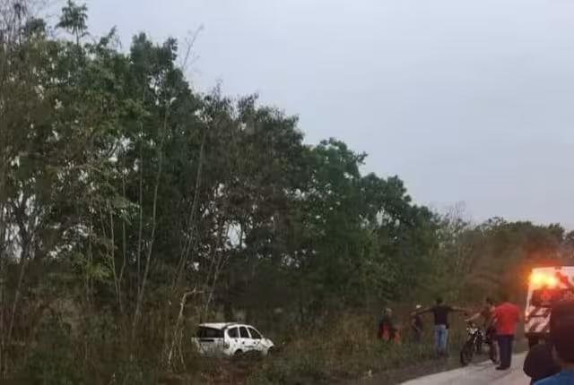 Conductores que pasaban por la zona pidieron ayuda; los paramédicos vieron a la niña de 10 años dentro de la unidad ya sin vida