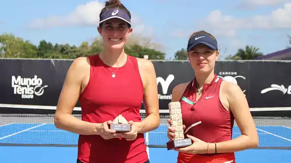 Los finalistas se enfrascaron en un duelo de poder a poder en busca de los puntos desde el saque inicial Los finalistas se enfrascaron en un duelo de poder a poder en busca de los puntos desde el saque inicial
