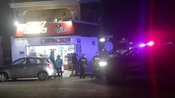 Un individuo ingresó al lugar causando múltiples destrozos Un individuo ingresó al lugar causando múltiples destrozos