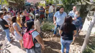 Los padres de familia protestan por inconformidad