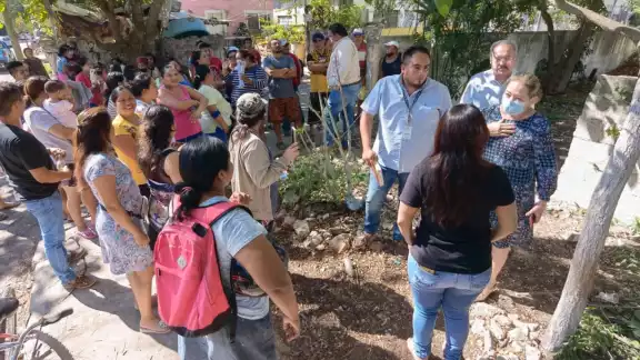 Los padres de familia protestan por inconformidad Los padres de familia protestan por inconformidad