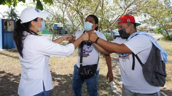 Karem Achach agradeció a los representantes urbanos por brindarle una visión de cómo podría apoyar a los artistas Karem Achach agradeció a los representantes urbanos por brindarle una visión de cómo podría apoyar a los artistas