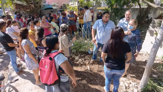 Los padres de familia protestan por inconformidad