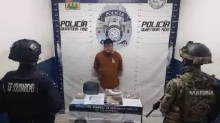 Detienen a dos presuntos narcomenudistas en Playa del Carmen; uno estaba armado