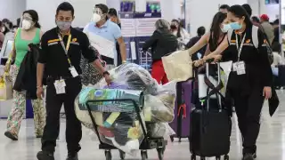 El personal del aeropuerto de Cancún trasladó los objetos para su quema