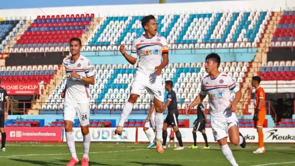 El encuentro se lleva a cabo en el Estadio “Andrés Quintana Roo” El encuentro se lleva a cabo en el Estadio “Andrés Quintana Roo”