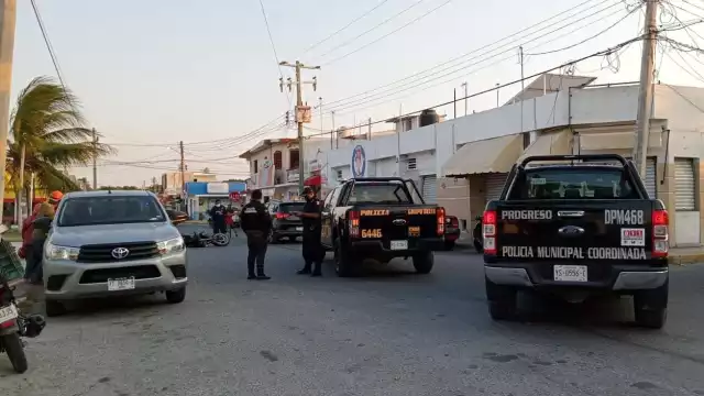 Una camioneta se estrelló en contra de una residencia en Progreso