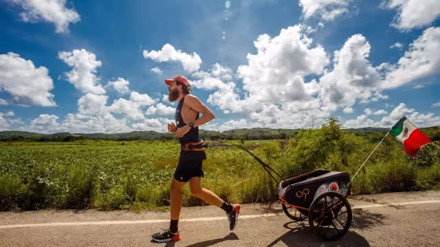 El deportista entró este domingo a territorio quintanarroense donde pernoctará en la delegación de Leona Vicario