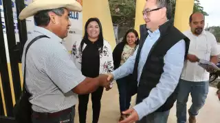 Liborio Vidal tuvo un acercamiento con tutores, maestros y alumnos de escuelas de las comisarías de Mérida