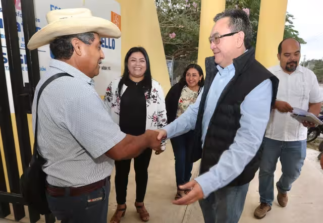 Liborio Vidal tuvo un acercamiento con tutores, maestros y alumnos de escuelas de las comisarías de Mérida