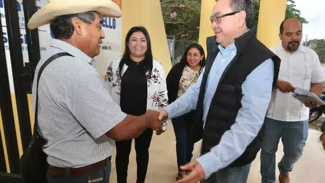 Liborio Vidal tuvo un acercamiento con tutores, maestros y alumnos de escuelas de las comisarías de Mérida