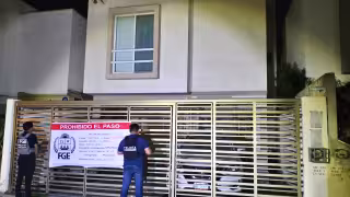 Catean dos domicilios en Cancún y aseguran armas de fuego y dosis de drogas