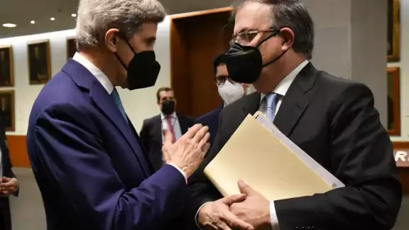 Ebrard fue parte de la reunión entre AMLO y Kerry. Foto: Twitter @m_ebrard Ebrard fue parte de la reunión entre AMLO y Kerry. Foto: Twitter @m_ebrard
