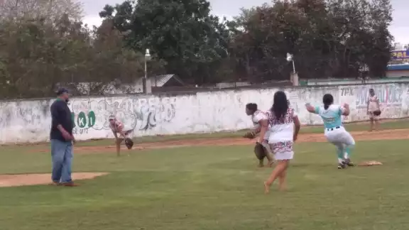 Las Amazonas vencieron 15-11 a las Leonas de Kanasín Las Amazonas vencieron 15-11 a las Leonas de Kanasín