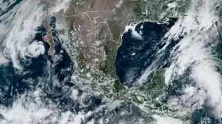 Se encuentra a 675 km al suroeste de Punta San Telmo, Michoacán y a 1,035 km al sur-sureste de Cabo San Lucas, B.C.S.