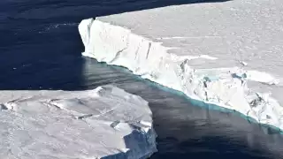 Esta mañana, A-76, el iceberg más grande del mundo se desprendió de la Antártida.