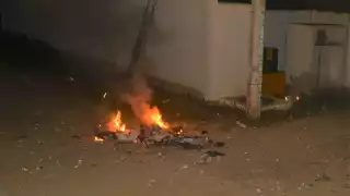 Policía Municipal y bomberos estuvieron al pendiente de la quema de los viejos por si se registraba un incendio