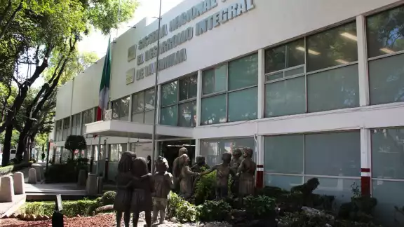 SNDIF rechaza de manera determinante cualquier acto de corrupción o hechos ilícitos de
servidores públicos SNDIF rechaza de manera determinante cualquier acto de corrupción o hechos ilícitos de
servidores públicos