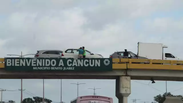 El accidente causó un flujo vehicular lento