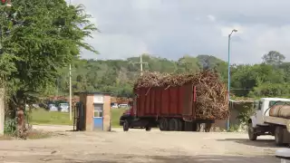 Los trabajadores denunciaron que no se ha cumplido con el pacto para apoyar a sus producciones Foto: Manuel Collí