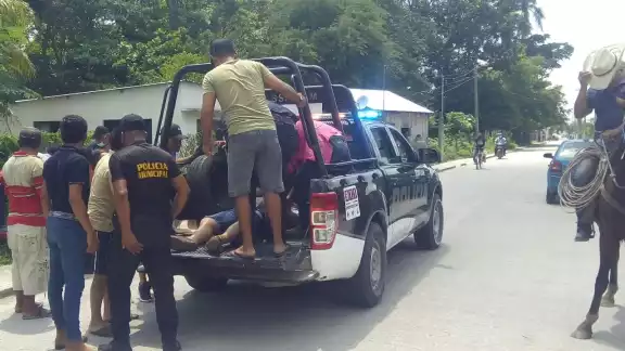El motociclista fue trasladado a un hospital a bordo de una patrulla El motociclista fue trasladado a un hospital a bordo de una patrulla