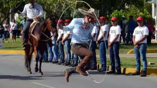 Cada año se ha realizado el desfile cívico-militar en el Centro de Mérida