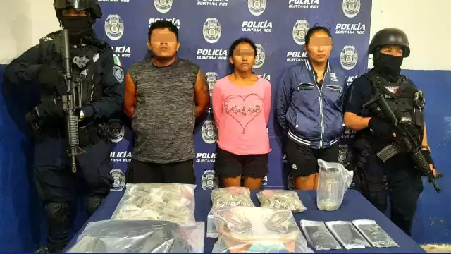 Los tres fueron detenidos para ser puestos a disposición de las autoridades correspondientes