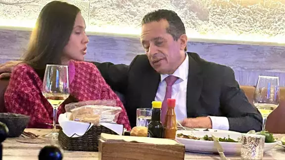 Carlos Joaquín mantendría una relación con una modelo italiana desde hace varios años Carlos Joaquín mantendría una relación con una modelo italiana desde hace varios años