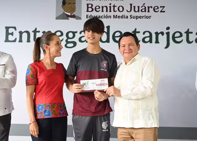 Claudia Sheinbaum encabezó una asamblea con estudiantes del CBTis 305 en Mérida.