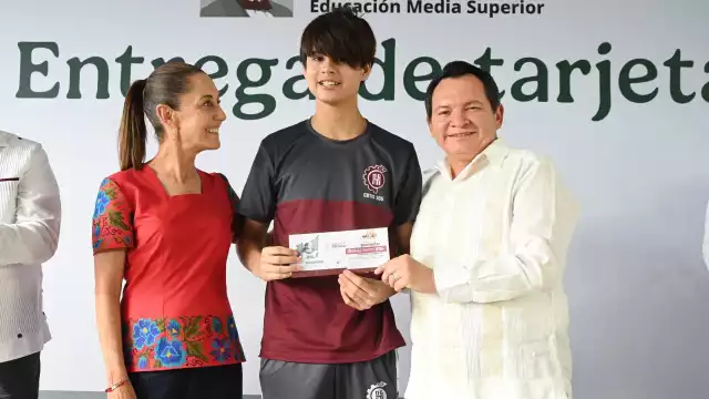 Claudia Sheinbaum encabezó una asamblea con estudiantes del CBTis 305 en Mérida.