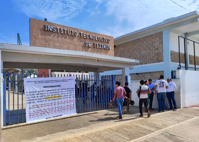 Maestros demostraron su inconformidad por los recientes contratos otorgados al personal administrativo
