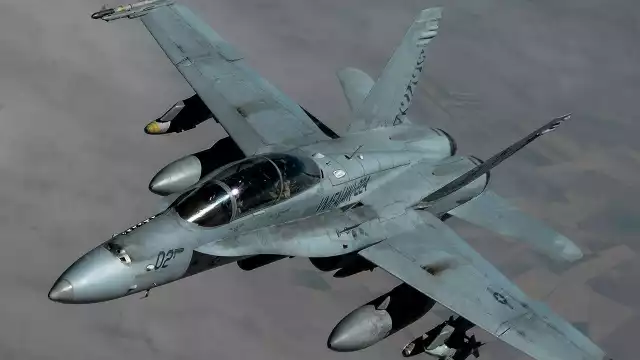 Avión de combate se estrella cerca de una base militar en EU