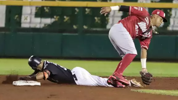 Los “escarlatas” tienen ventaja de tres juegos a uno en la serie, al tiempo de asegurar ya un lugar en las Semifinales de la Zona Sur Los “escarlatas” tienen ventaja de tres juegos a uno en la serie, al tiempo de asegurar ya un lugar en las Semifinales de la Zona Sur