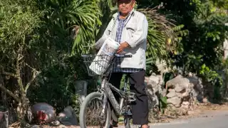 Edilberto Chan Ek de 68 años es repartidor de periódico del medio desde hace 19 años