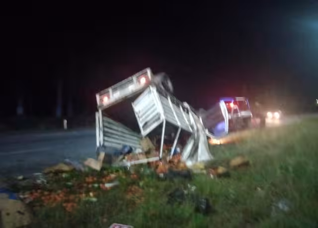 El conductor de una camioneta causo el accidente tras dormitar