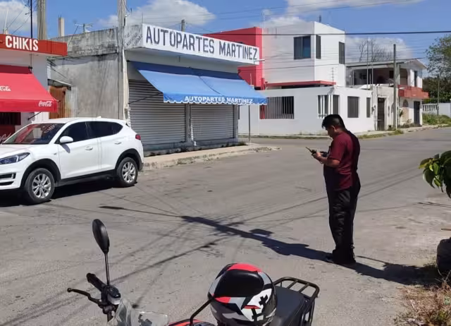 Testigos vieron a un hombre bajar e irse caminando