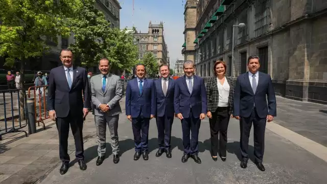 Los gobernadores llegaron al Palacio Nacional para atender la reunión sobre el esquema nacional de vacunación.

