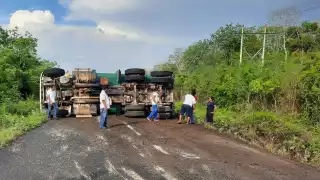 Varios accidentes ha dejado cerrado este tramo carretero en Quintana Roo