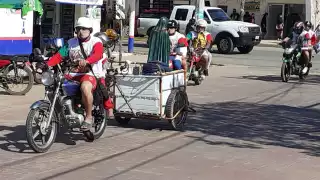 Peregrinos guadalupanos intentaron sin éxito entrar a la capilla ubicada en la colonia Guadalupe. Foto: Lusio Kauil