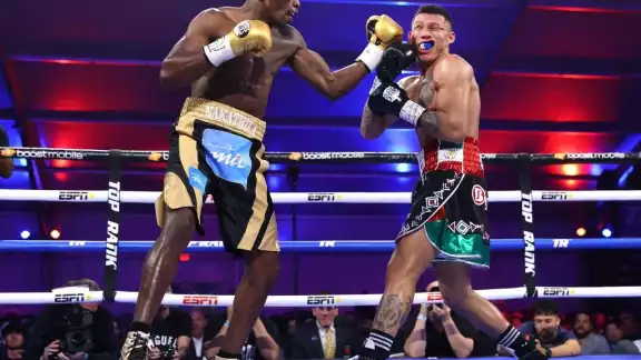 El "Alacrán" Berchelt es excampeón mundial de peso Superpluma del Consejo Mundial de Boxeo