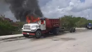 El conductor resultó ileso pese a casi morir calcinado