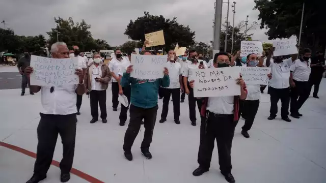 Los taxistas de Cancún indicaron que elementos policiacos impiden su trabajo en la zona hotelera de la ciudad