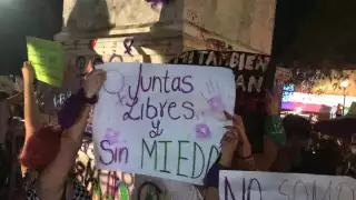 Las mujeres gritaron consignas contra la violencia de género