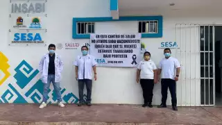 Los primeros en protestar, fueron los trabajadores del Centro de Salud Urbano Francisco Arana Tun, ubicado en la colonia Cecilio Chí