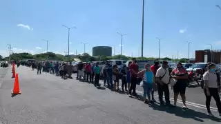 La fila daba la vuelta al Centro de Convenciones Siglo XXI