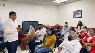 Rogerio Castro se reunió con trabajadores de Motul y Mérida. Foto: Cortesía