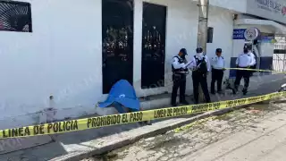 Muere indigente de un paro cardiaco sobre la acera en Campeche