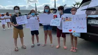 Los niños también se sumaron a la exigencia entre pancartas