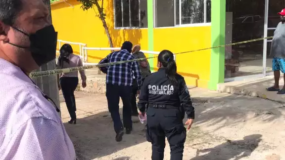 Elementos de la Policía Quintana Roo acordonaron el Rancho Coctelería 'La Bestia', lugar del asesinato del hermano de 'Nacho' Sánchez Cordero Elementos de la Policía Quintana Roo acordonaron el Rancho Coctelería 'La Bestia', lugar del asesinato del hermano de 'Nacho' Sánchez Cordero