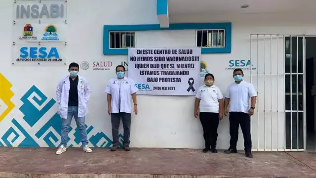 Los primeros en protestar, fueron los trabajadores del Centro de Salud Urbano Francisco Arana Tun, ubicado en la colonia Cecilio Chí